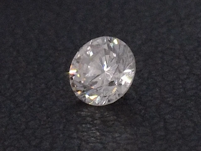 Diamant - 0.12 carat fancy colour briljant geslepen diamant - afbeelding 1 van  3