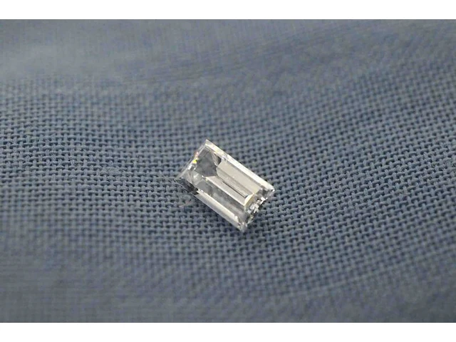 Diamant - 0.23 carat baguette geslepen diamant (gecertificeerd) - afbeelding 1 van  4