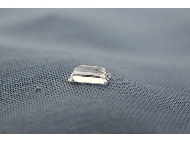 Diamant - 0.23 carat baguette geslepen diamant (gecertificeerd) - afbeelding 2 van  4