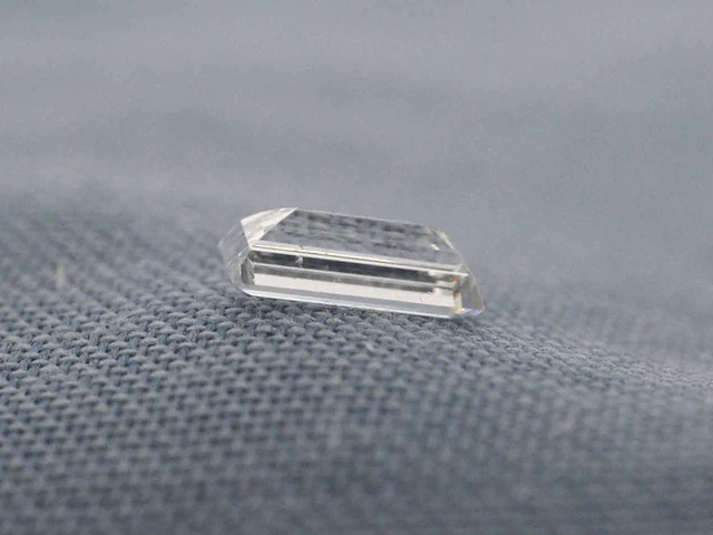 Diamant - 0.24 carat baguette geslepen diamant (gecertificeerd) - afbeelding 2 van  4