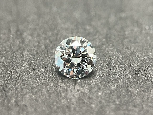Diamant - 0.31 carat briljant geslepen diamant (gecertificeerd) - afbeelding 1 van  4
