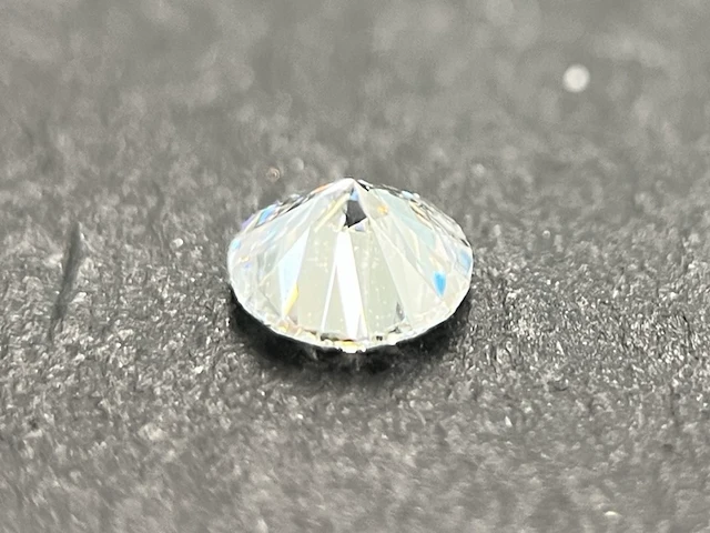 Diamant - 0.31 carat briljant geslepen diamant (gecertificeerd) - afbeelding 2 van  4