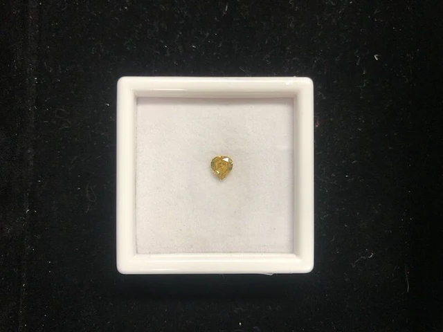 Diamant - 0.37 carat echte gekleurde diamant - afbeelding 2 van  5