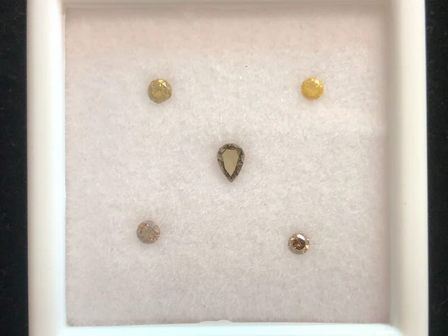 Diamant - 0.37 carat natuurljk gekleurde diamanten (gecertificeerd) - afbeelding 1 van  4