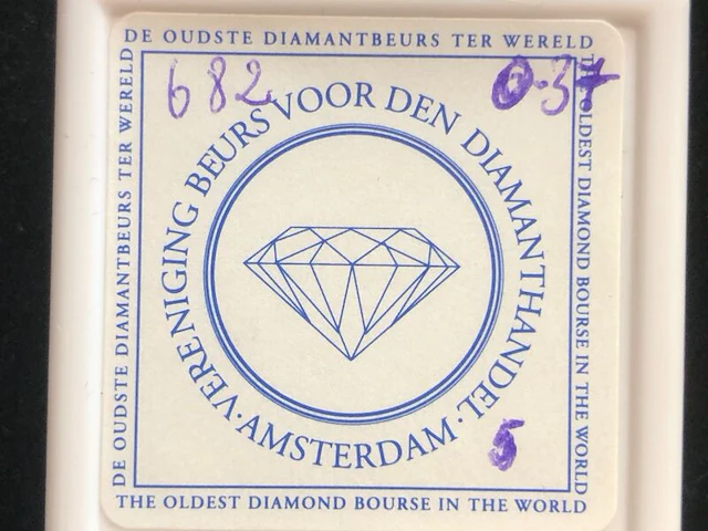 Diamant - 0.37 carat natuurljk gekleurde diamanten (gecertificeerd) - afbeelding 2 van  4