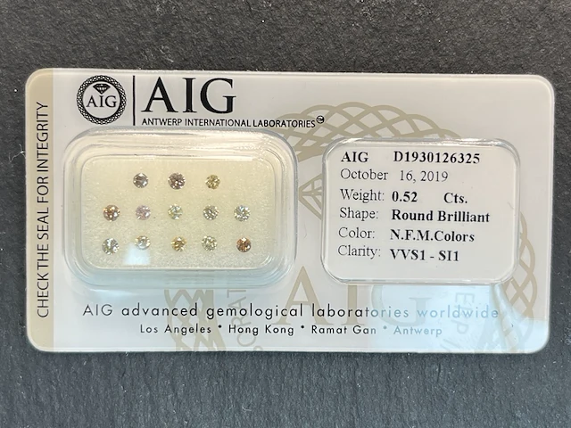 Diamant - 0.52 carat briljant geslepen diamant (gecertificeerd) - afbeelding 1 van  3