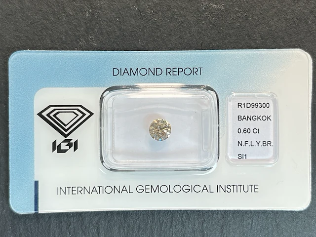 Diamant - 0.60 carat natuurlijk bruine diamant (gecertificeerd) - afbeelding 1 van  4