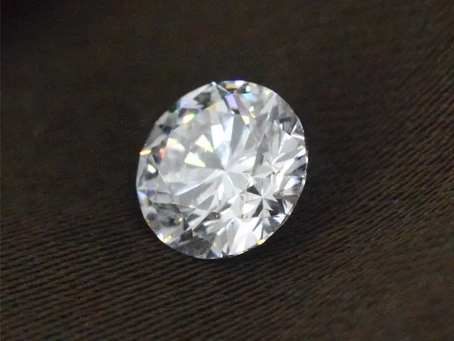 Diamant - 0.72 karaat briljant diamant (gecertificeerd) - afbeelding 2 van  4