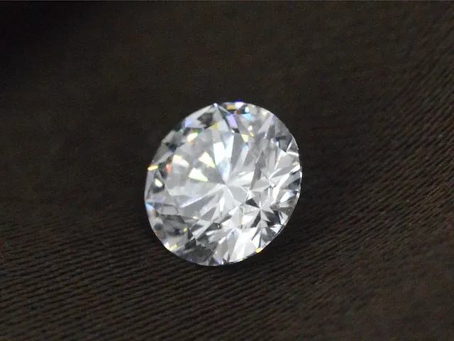 Diamant - 0.72 karaat briljant diamant (gecertificeerd) - afbeelding 4 van  4