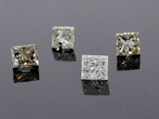 Diamant - 0.86 carat echte diamant (gecertificeerd) - afbeelding 1 van  4