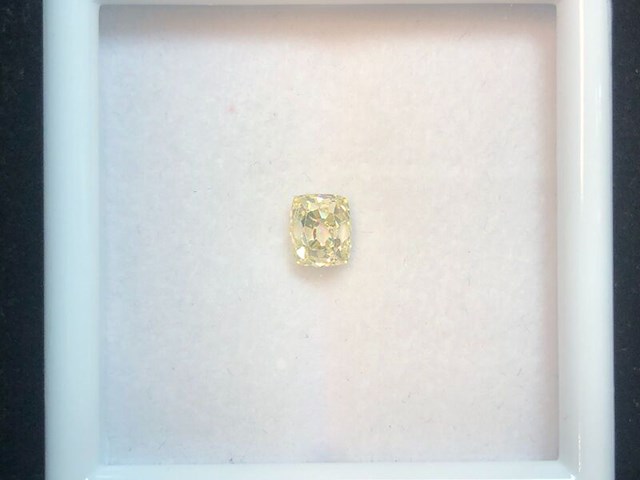 Diamant - 0.92 carat echte fancy colour diamant (gecertificeerd) - afbeelding 4 van  6