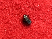 Diamant - 0.92 carat natuurlijke zwarte diamant in triangel vorm (gecertificeerd) - afbeelding 2 van  4