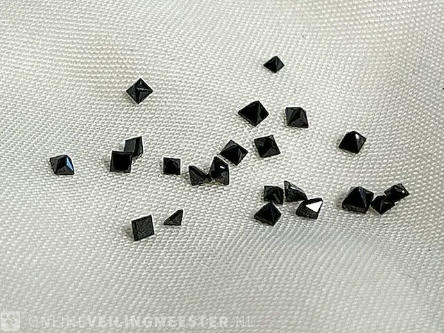 Diamant - 1.02 karat echte zwarte diamant - afbeelding 1 van  1