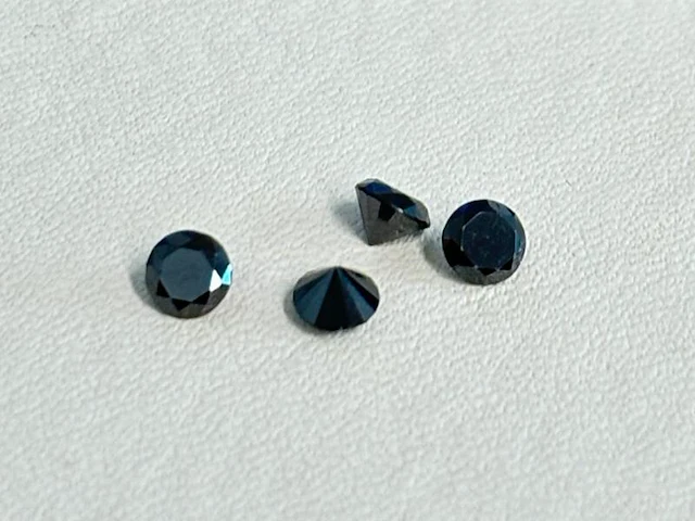Diamant - 1.04 carat natuurlijke zwarte diamant (gecertificeerd) - afbeelding 1 van  4