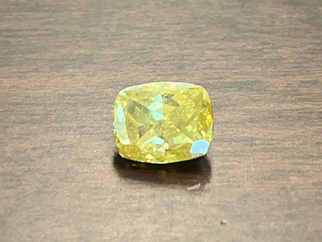 Diamant - 2.03 carat natuurlijke fancy geel gekleurde gia gecertificeerde diamant - afbeelding 1 van  6