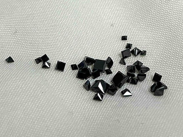 Diamant - 2.04 carat natuurlijke zwarte diamant (gecertificeerd) - afbeelding 1 van  3