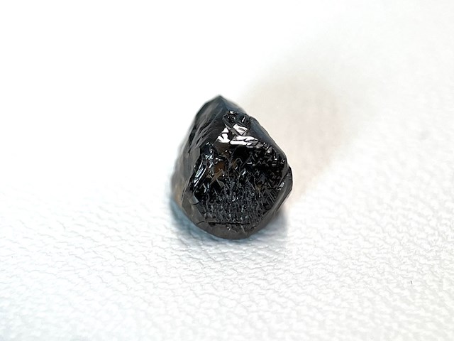 Diamant - 2.14 carat natuurlijke ruwe diamant - oktaeder vorm - afbeelding 2 van  5