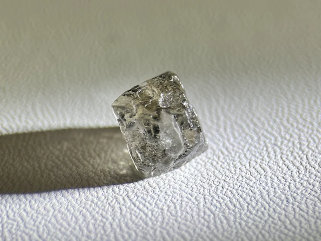 Diamant - 4.56 carat ruwe diamant - oktaeder vorm - afbeelding 3 van  5