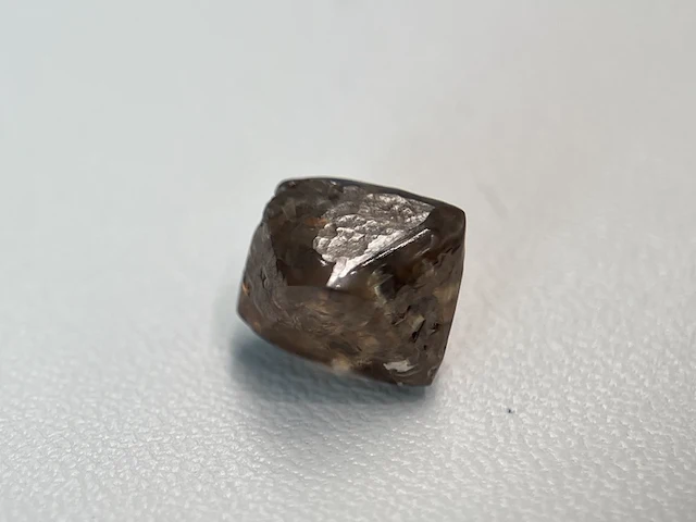 Diamant - 4.57 carat carat echte ruwe diamant - oktaeder vorm - afbeelding 3 van  3