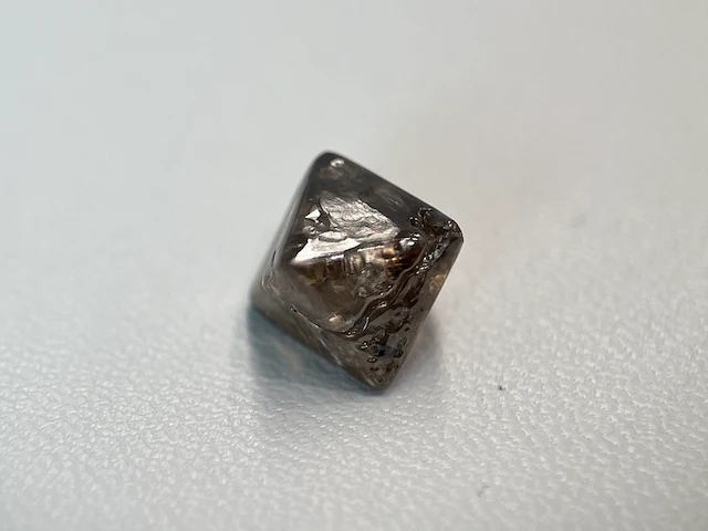Diamant - 4.60 carat carat natuurlijke ruwe diamant - oktaeder vorm - afbeelding 2 van  5