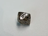 Diamant - 4.95 carat carat echte ruwe diamant - oktaeder vorm - afbeelding 2 van  5