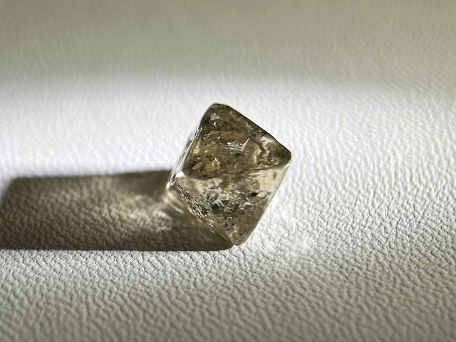 Diamant - 4.97 carat carat ruwe diamant - oktaeder vorm - afbeelding 2 van  5