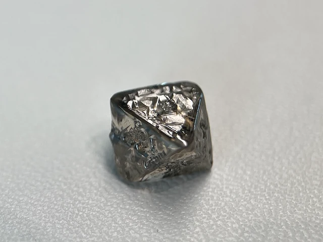 Diamant - 4.97 carat carat ruwe diamant - oktaeder vorm - afbeelding 3 van  5