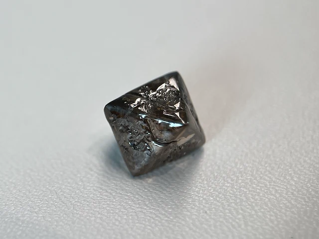 Diamant - 7.02 carat carat echte ruwe diamant - oktaeder vorm - afbeelding 3 van  5