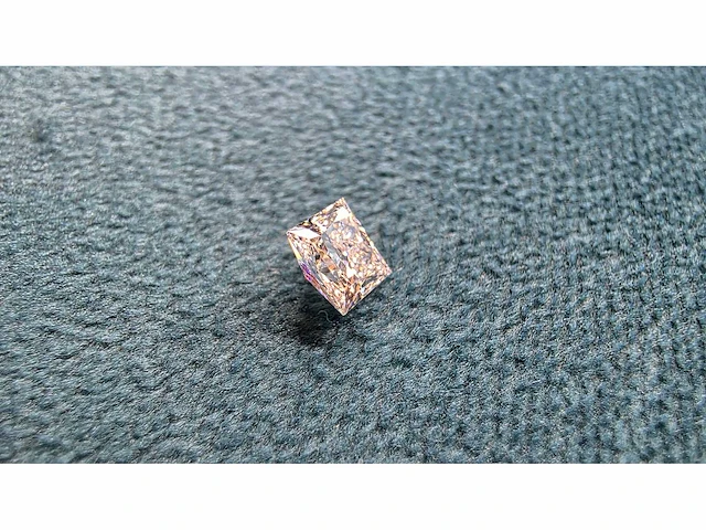 Diamant - circa 0,70 carat - princess geslepen diamant (gecertificeerd) - afbeelding 3 van  9