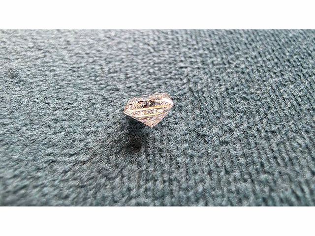 Diamant - circa 0,70 carat - princess geslepen diamant (gecertificeerd) - afbeelding 4 van  9