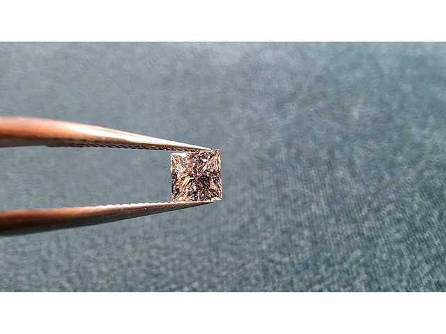 Diamant - circa 0,70 carat - princess geslepen diamant (gecertificeerd) - afbeelding 5 van  9