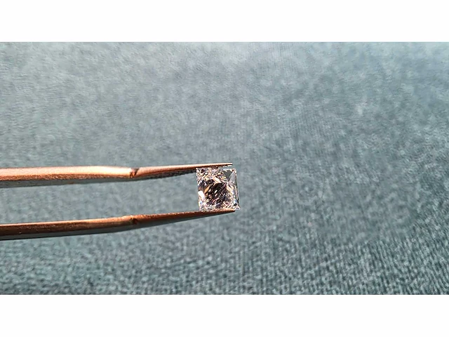 Diamant - circa 0,70 carat - princess geslepen diamant (gecertificeerd) - afbeelding 7 van  9