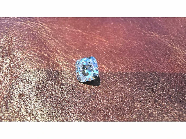 Diamant - circa 1,00 carat - square cushion briljant geslepen diamant (gecertificeerd) - afbeelding 1 van  4