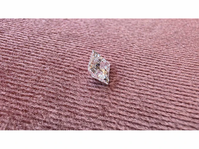 Diamant - circa 1,50 carat - princess geslepen diamant (gecertificeerd) - afbeelding 3 van  11