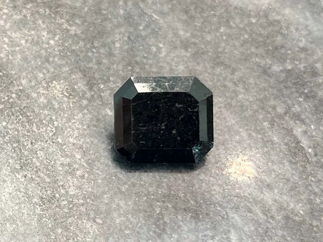 Diamant zwart 10.61 ct - afbeelding 1 van  4