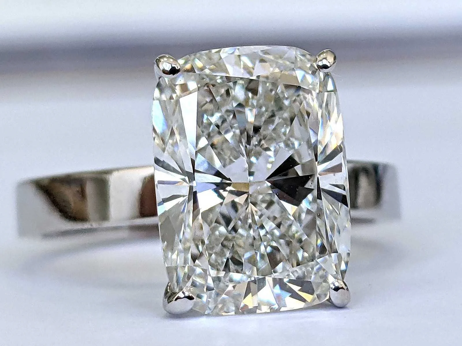 Diamanten, juwelen en exclusieve tassen