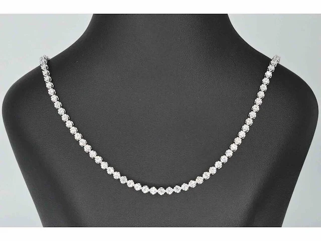 Diamanten tennis collier met 107 briljant geslepen diamanten - afbeelding 1 van  4
