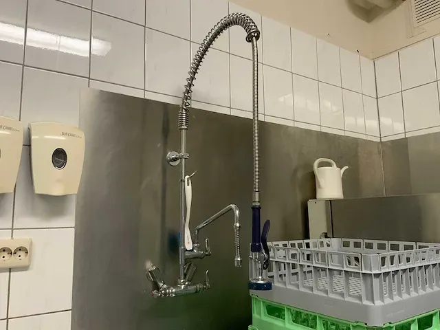 Diamond - korvenvaatwasmachine met aanvoertafel - afbeelding 9 van  11