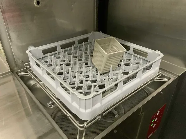 Diamond - korvenvaatwasmachine met aanvoertafel - afbeelding 11 van  11