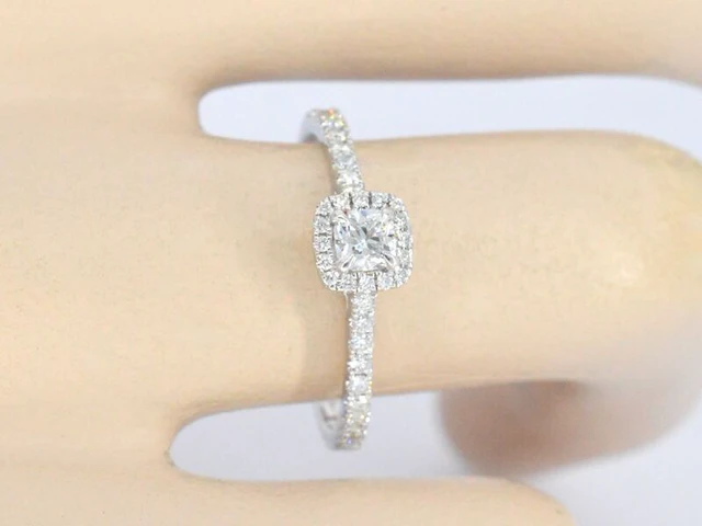 Diamond point - witgouden ring met diamanten - hearts and arrows - afbeelding 2 van  11