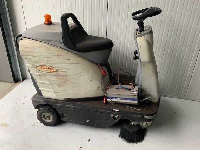 Dibo genius 1050e zelfrijdende veegmachine - afbeelding 2 van  6
