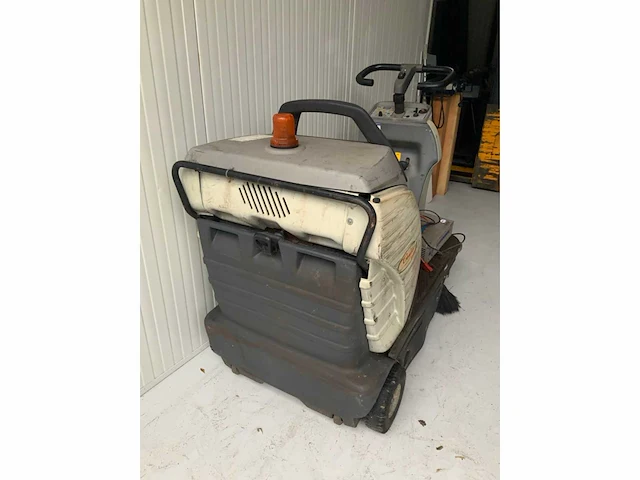 Dibo genius 1050e zelfrijdende veegmachine - afbeelding 5 van  6