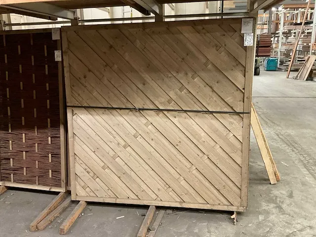 Dichte diagonaal 180x180 hout schutting (17x) - afbeelding 1 van  3