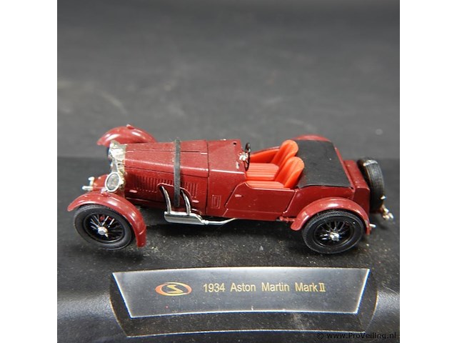 Die-cast schaalmodel aston martin mark ii - afbeelding 2 van  3