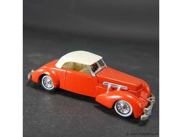 Die-cast schaalmodel matchbox/lesney 1937 cord model 812 - afbeelding 2 van  3