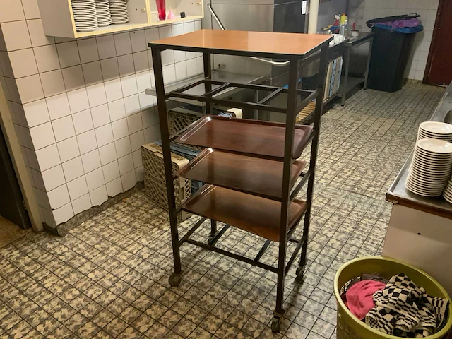 Dienbladenrek met dienbladen (3x) - afbeelding 4 van  4