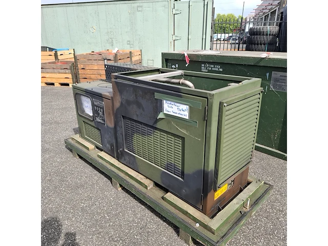 Diesel generator in houten transportkist, govers, gdp2221, 2006 - afbeelding 1 van  12