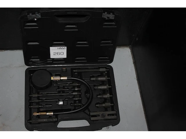 Dieselmotorcompressietester in kunststof koffer. - afbeelding 1 van  2
