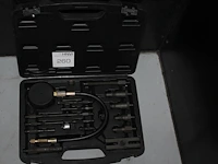 Dieselmotorcompressietester in kunststof koffer. - afbeelding 1 van  2