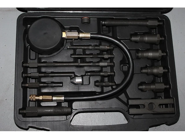 Dieselmotorcompressietester in kunststof koffer. - afbeelding 2 van  2